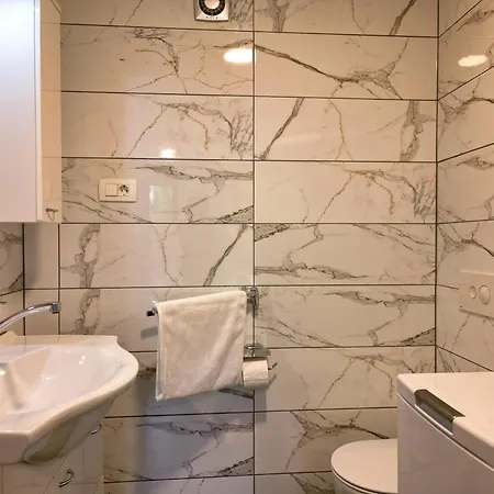 Mari アパート ボーヒニ